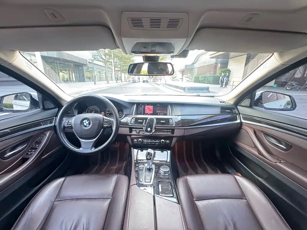 BMW 5 Series 2015 — фото 15