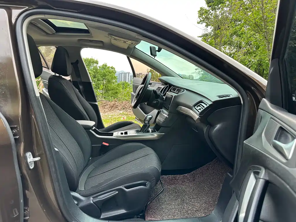 Peugeot 408 2015 — фото 12