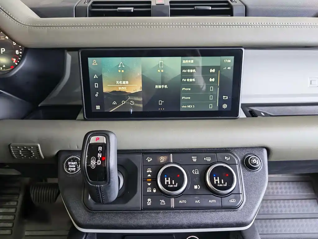 Land Rover Defender 2020 — фото 16