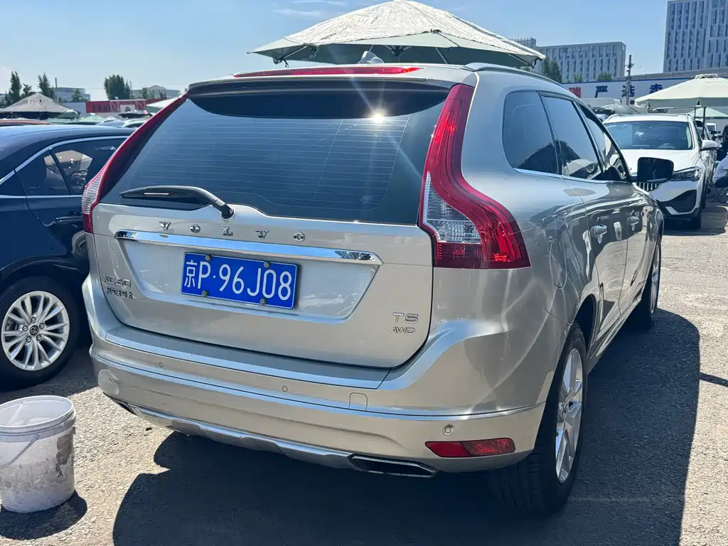 Volvo XC60 2016 — фото 16