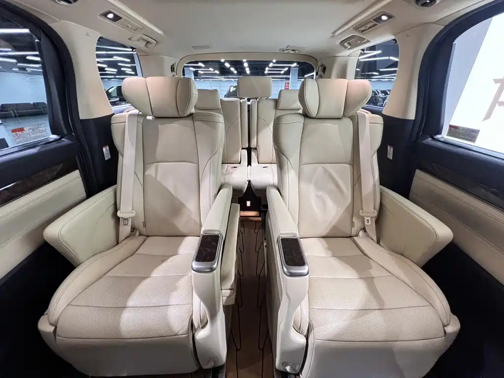 Toyota Alphard 2020 — фото 20