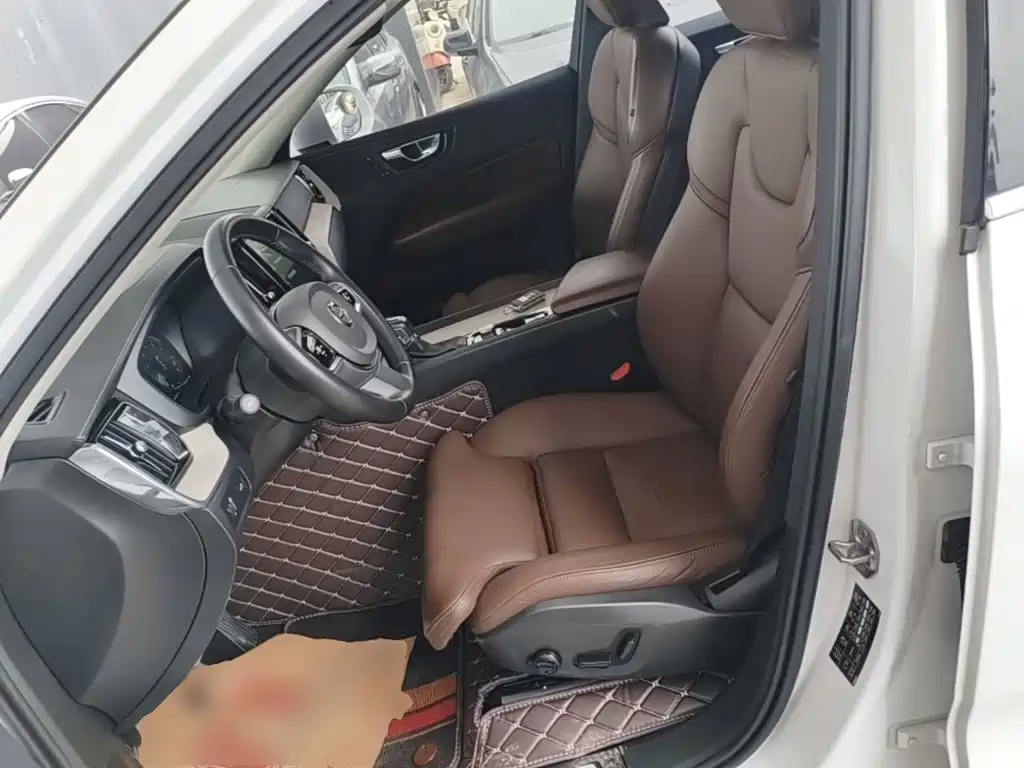 Volvo XC60 2019 — фото 15