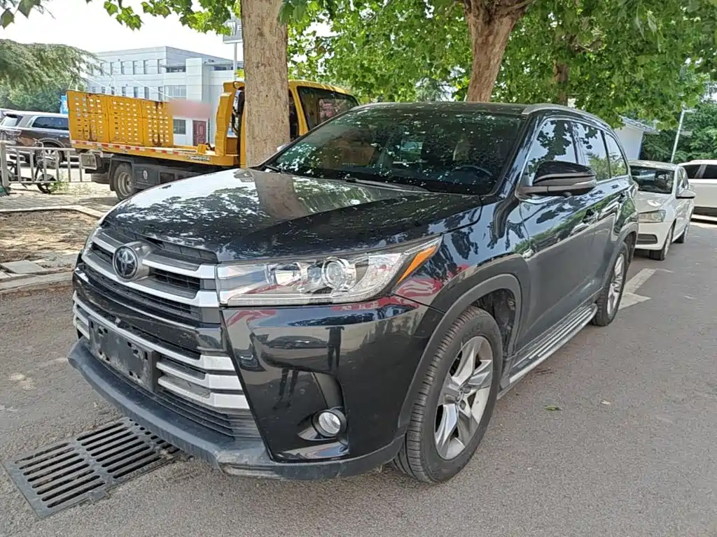 Toyota Highlander 2021 — фото 1