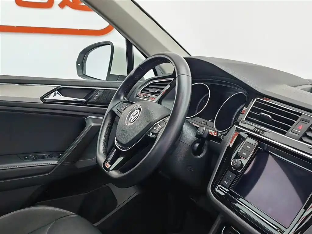 Volkswagen Tiguan L 2018 — фото 22