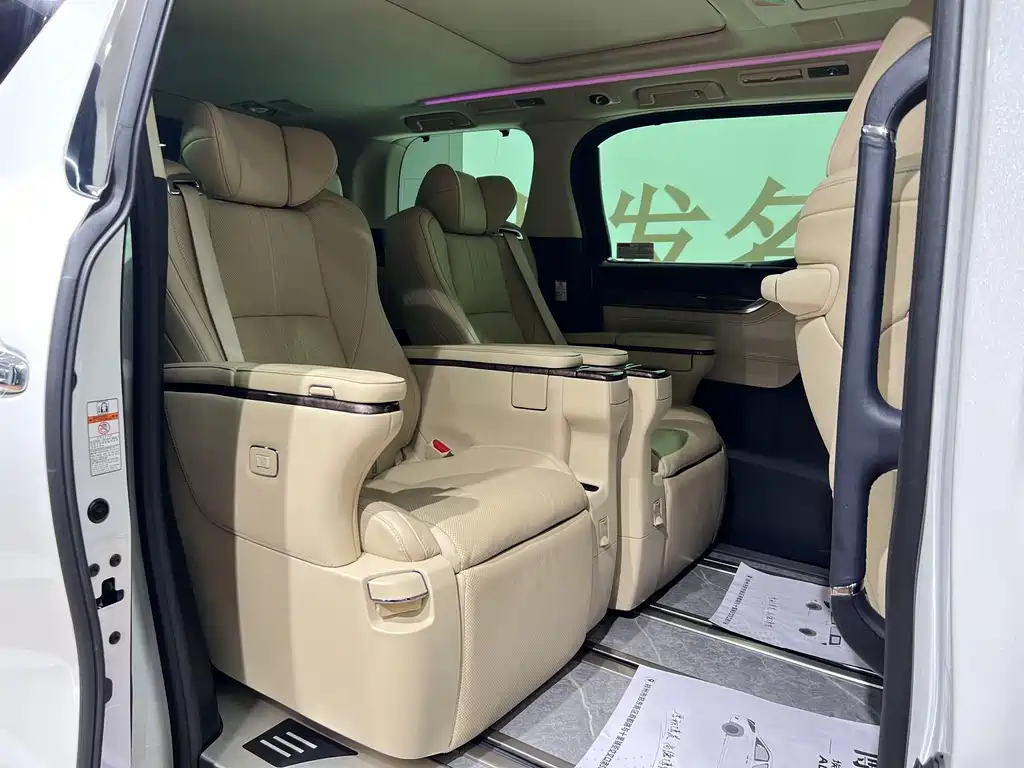 Toyota Vellfire 2022 — фото 9