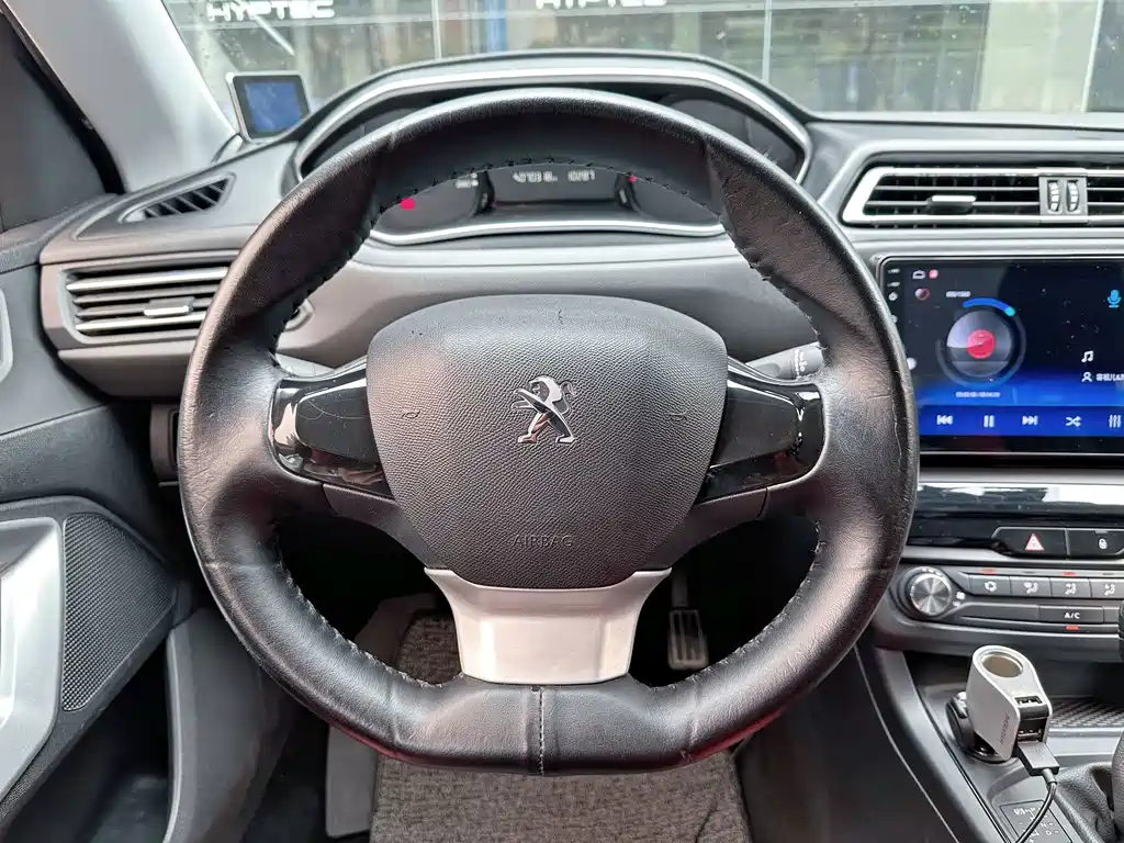 Peugeot 308 2017 — фото 12