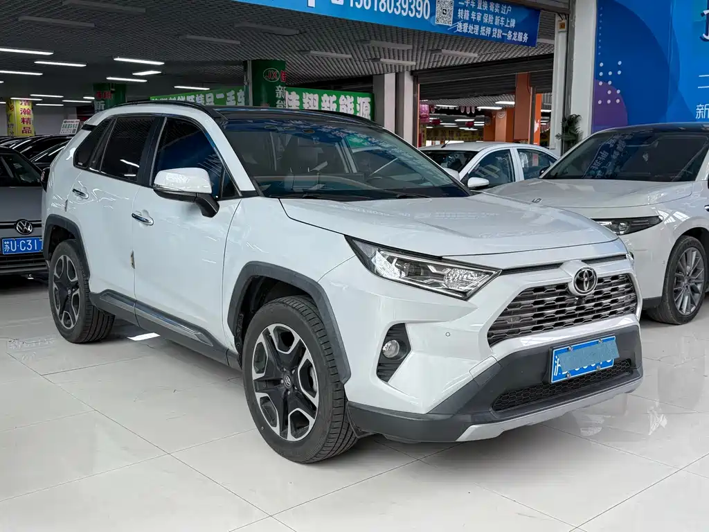 Toyota RAV4 2020 — фото 3