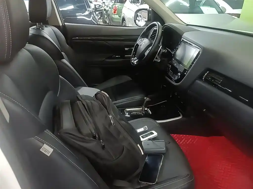 Mitsubishi Outlander 2019 — фото 25
