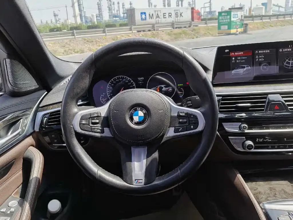 BMW 5 Series 2019 — фото 11