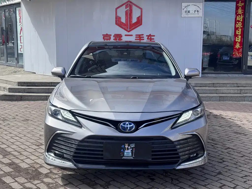 Toyota Camry 2022 — фото 2