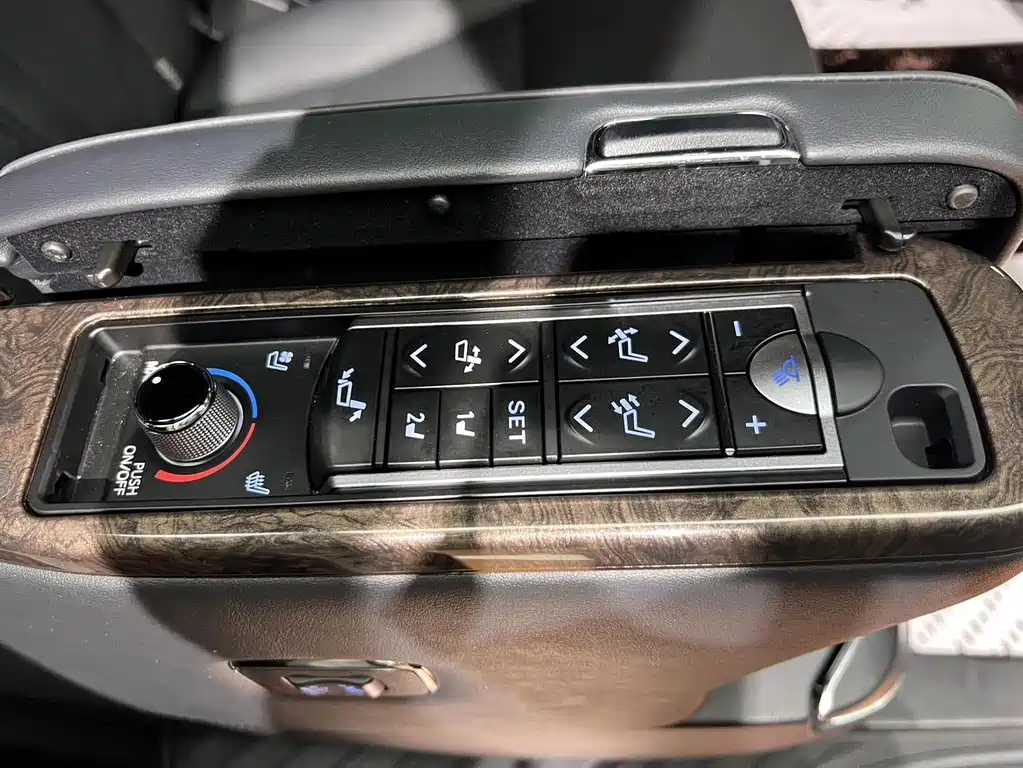 Toyota Alphard 2022 — фото 13