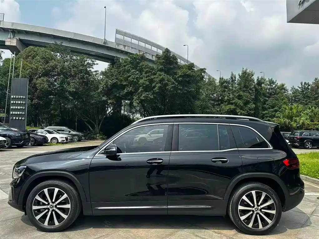 Mercedes-Benz GLB 2024
