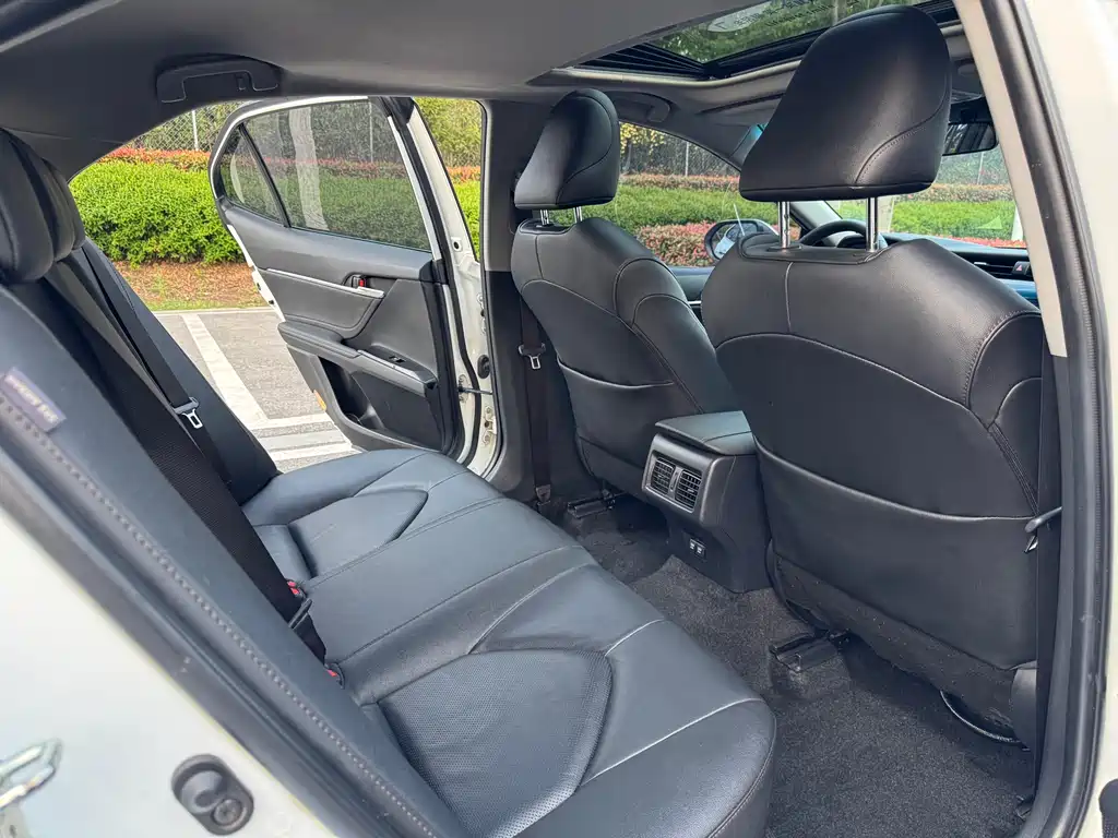 Toyota Camry 2021 — фото 12