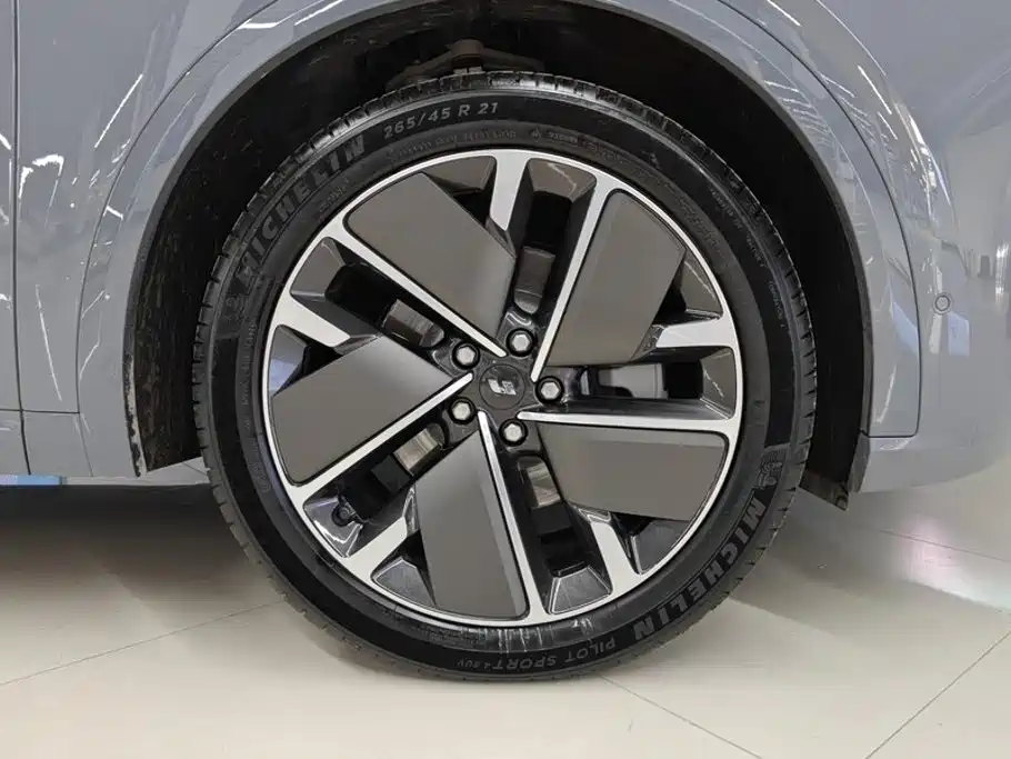 Li Auto Li L8 2025