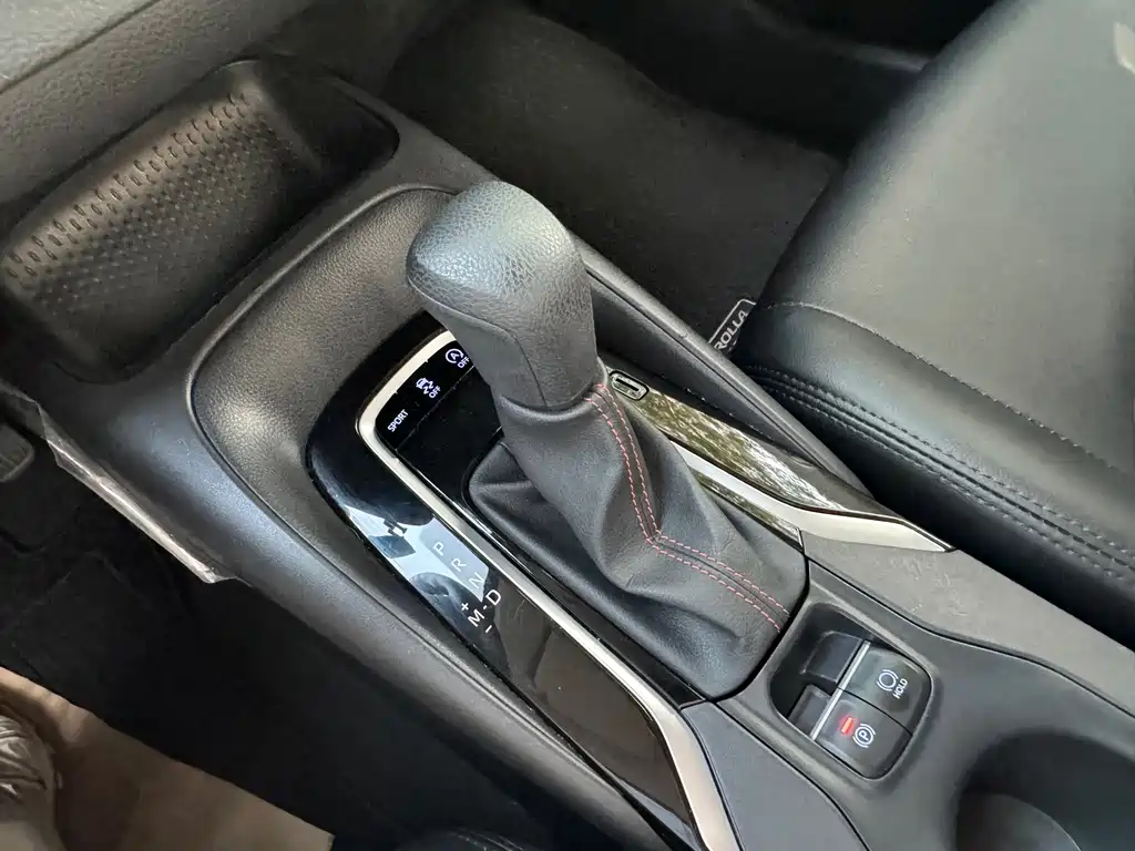 Toyota Corolla 2023 — фото 10