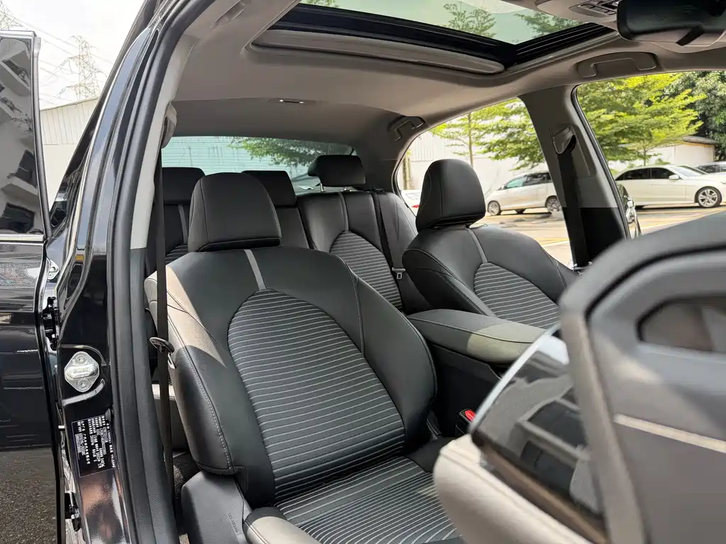 Toyota Camry 2022 — фото 14