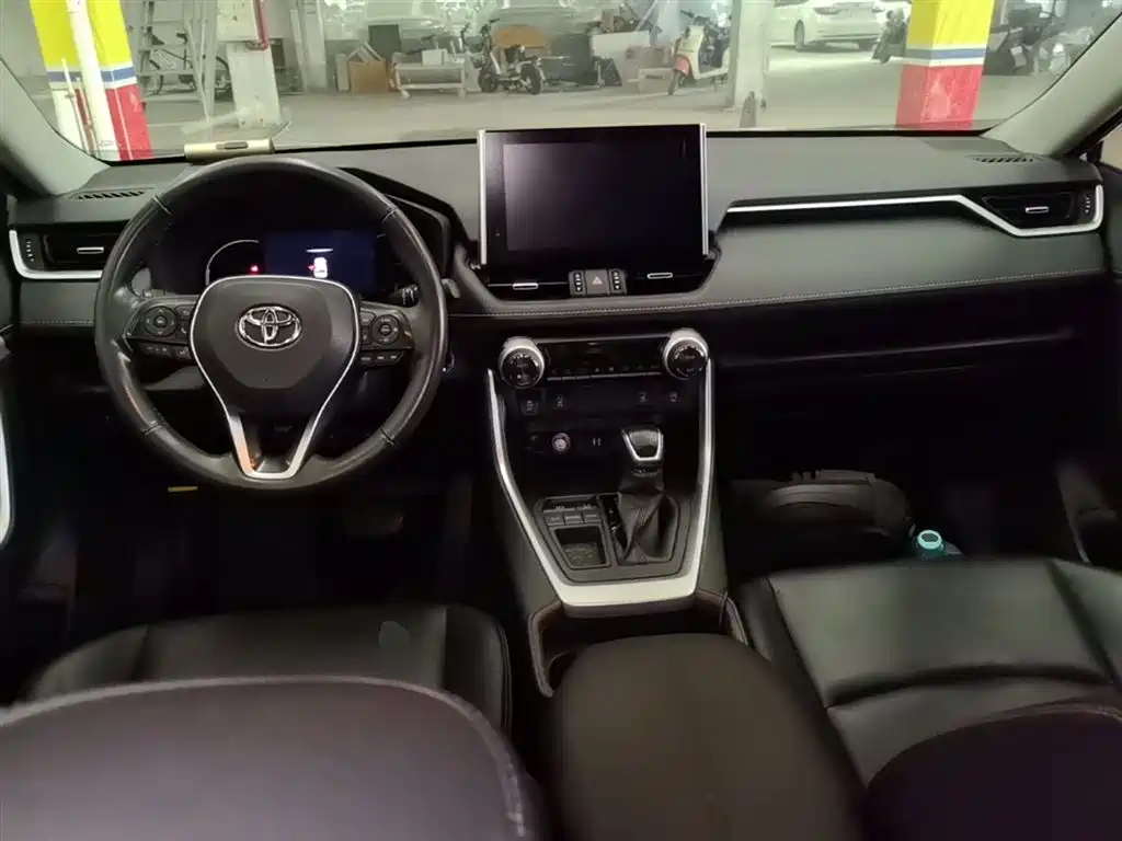 Toyota RAV4 2021 — фото 10