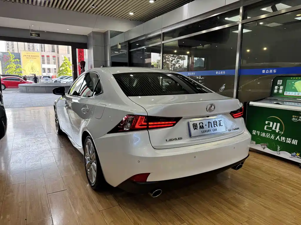 Lexus IS 2015 — фото 13