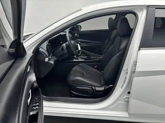 Hyundai Elantra 2025 — фото 12