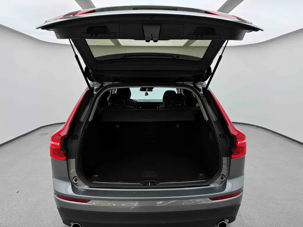 Volvo XC60 2018 — фото 11
