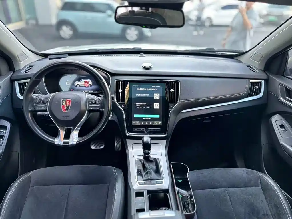 Roewe RX5 New Energy 2018 — фото 11