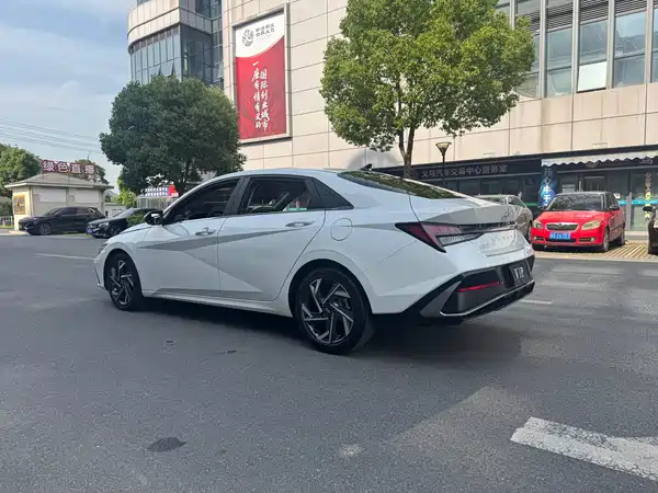 Hyundai Elantra 2025