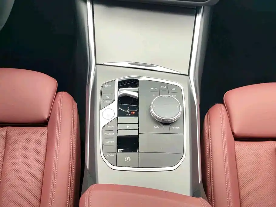 BMW 3 Series 2025 — фото 10