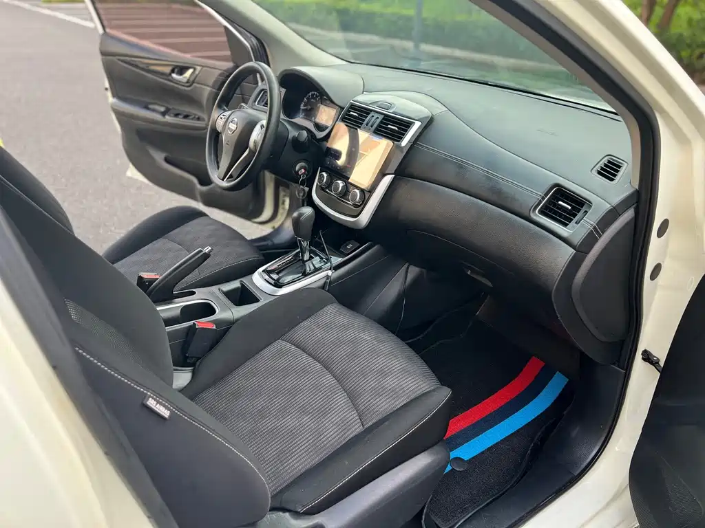 Nissan Tiida 2017 — фото 10