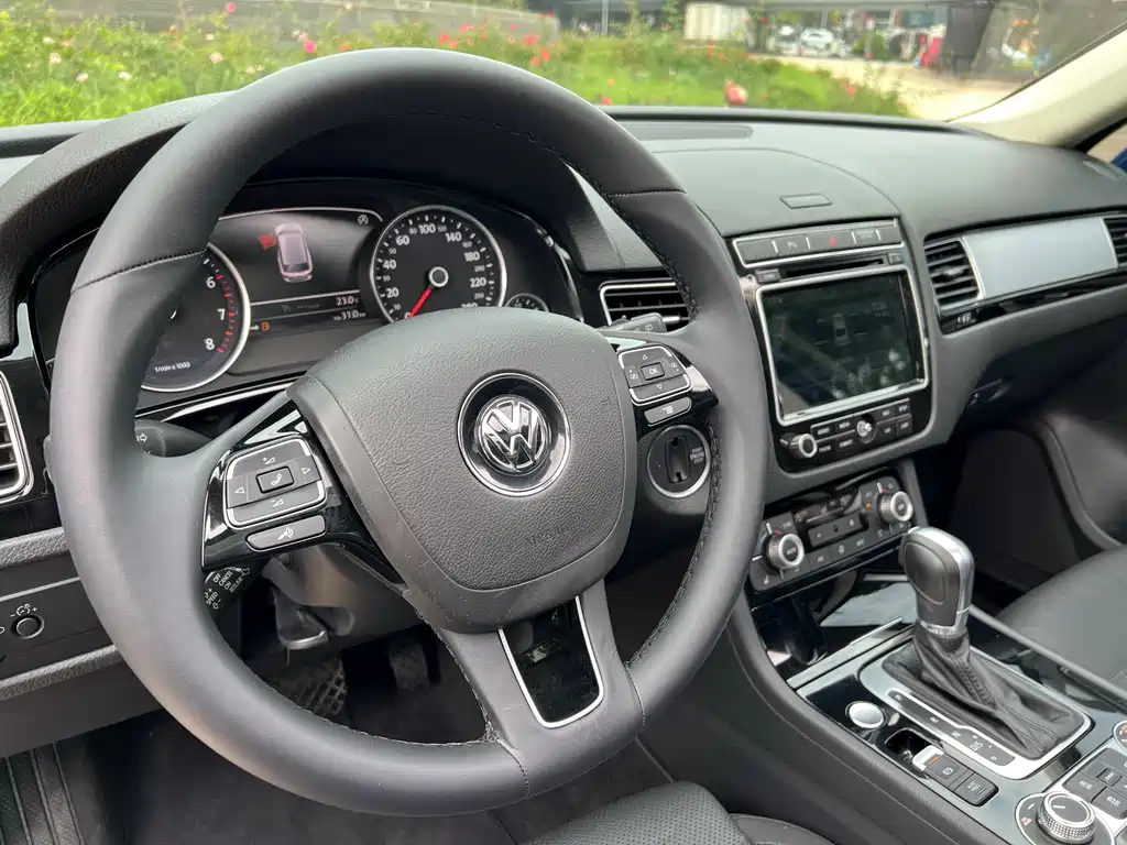 Volkswagen Touareg 2017 — фото 12
