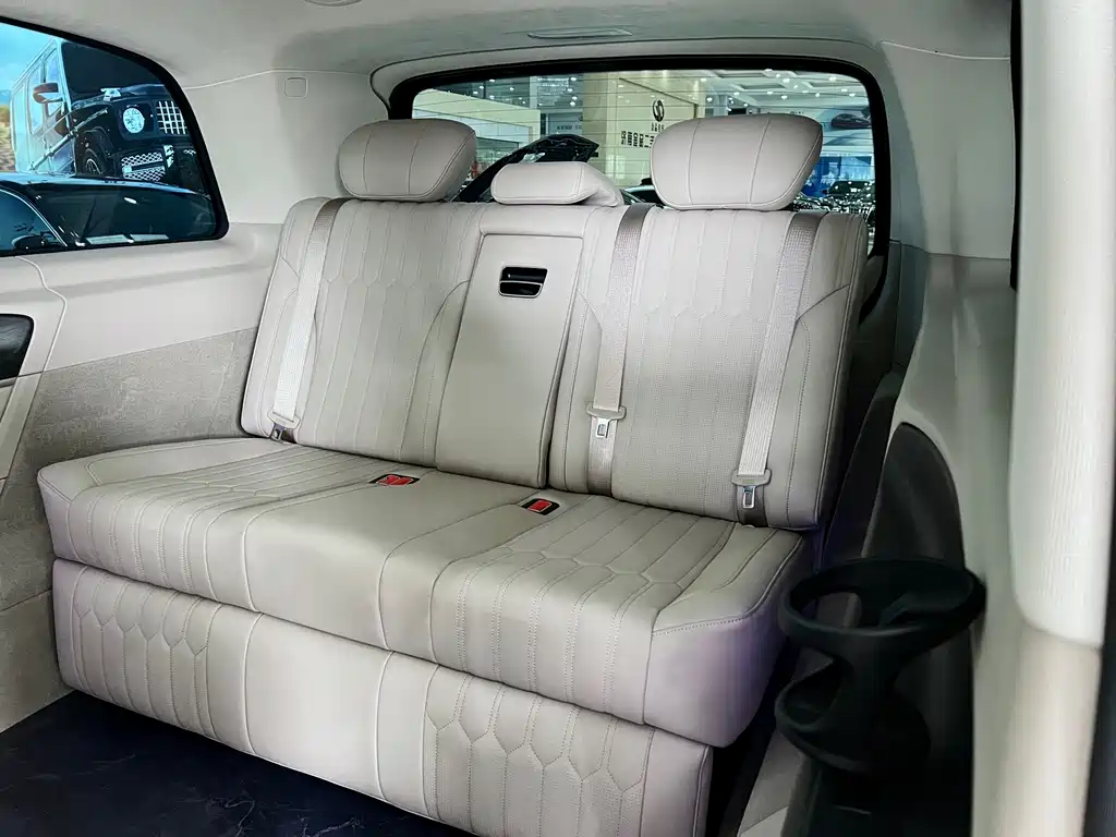 Mercedes-Benz V-Class 2025 — фото 11