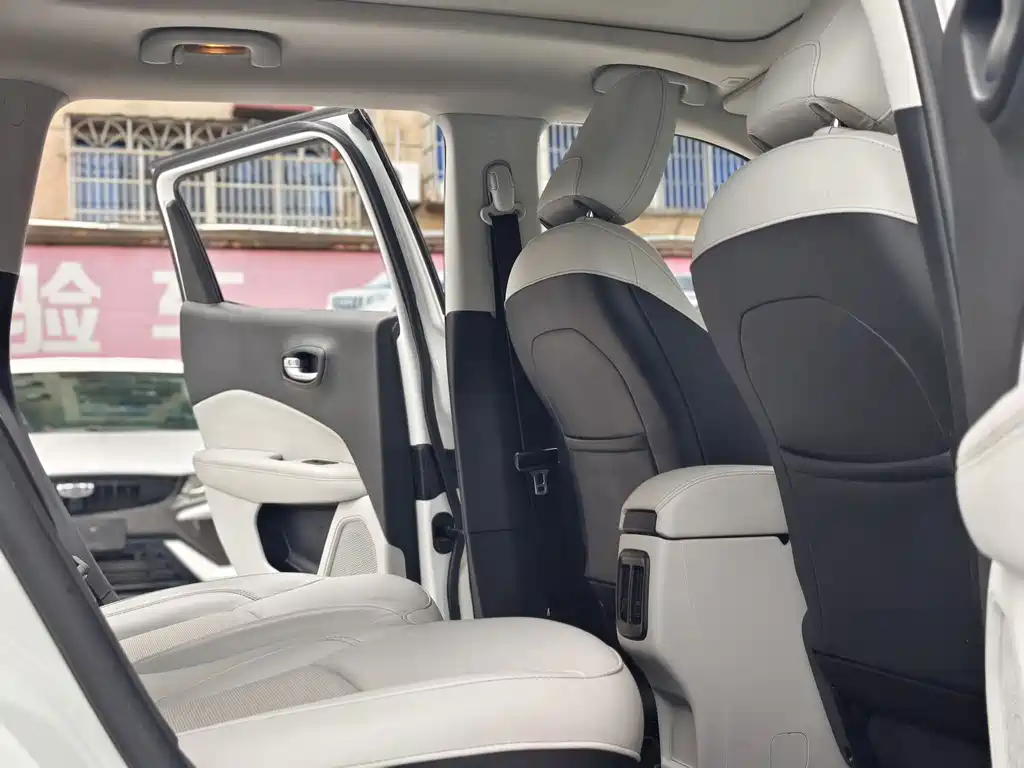 Jeep Compass 2017 — фото 14