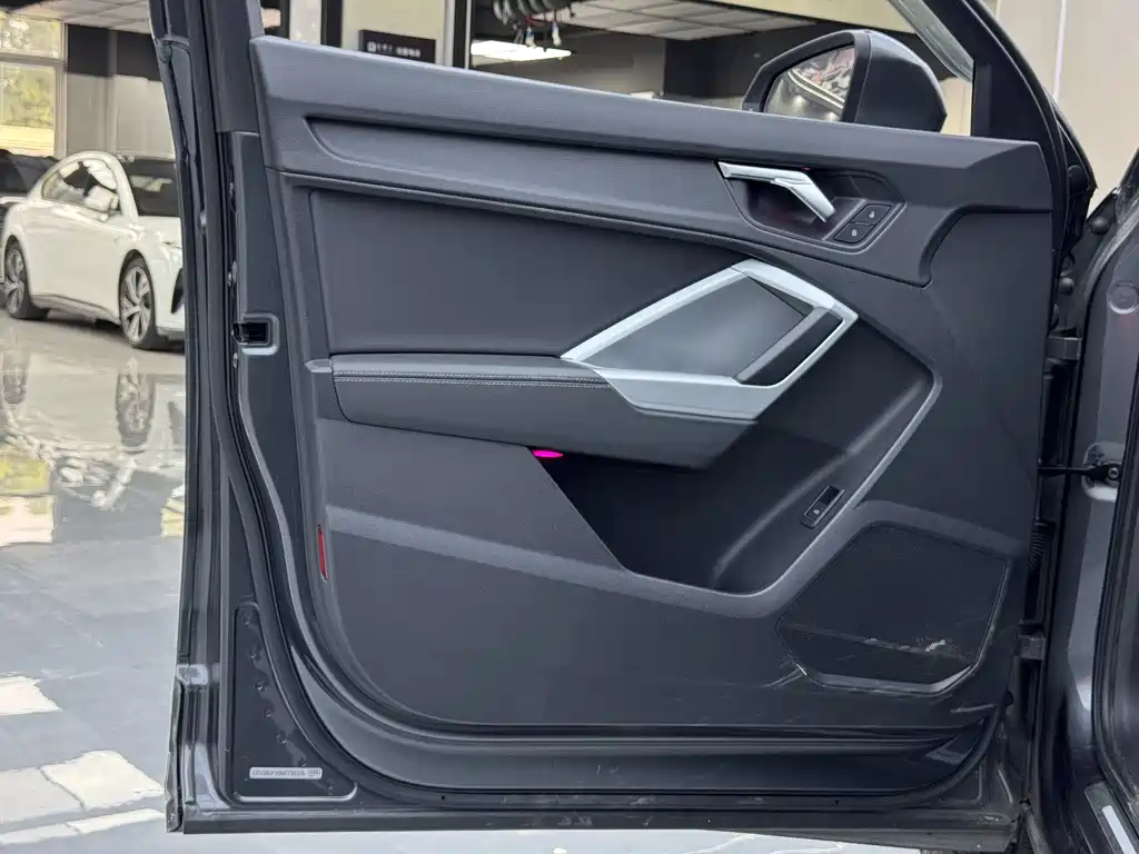 Audi Q3 2021 — фото 20
