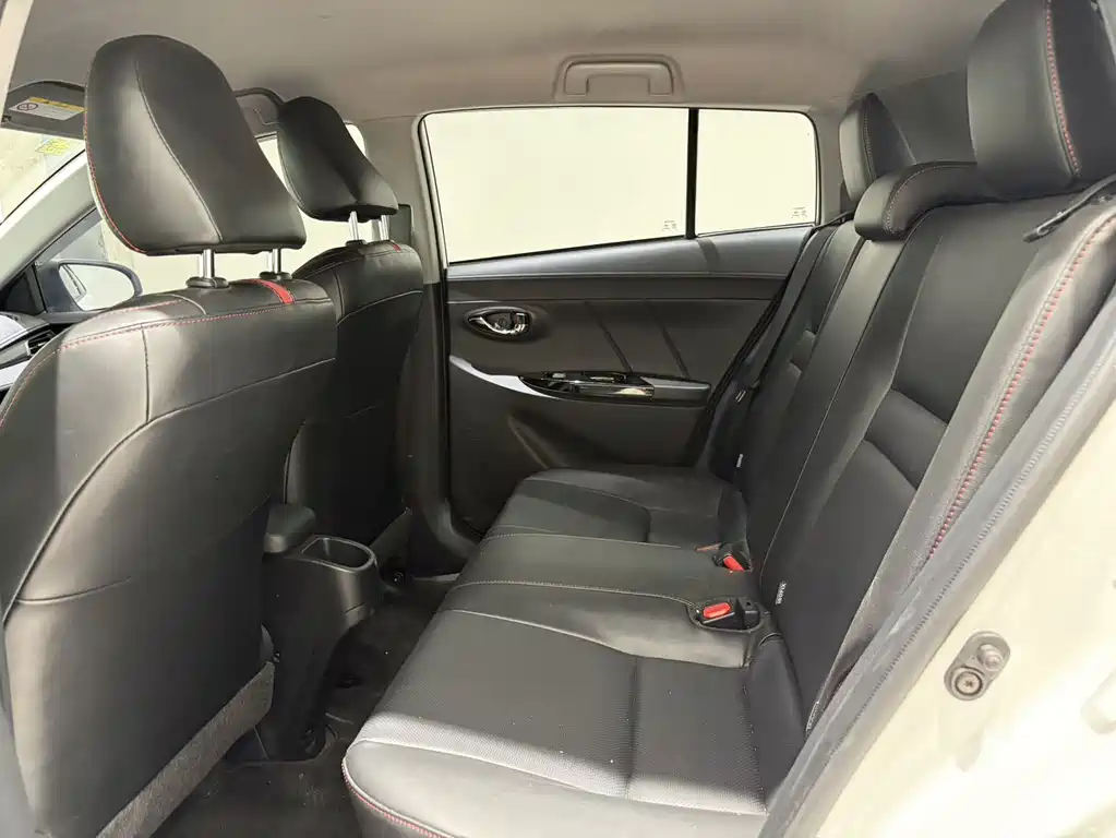 Toyota Yaris L 2023 — фото 11