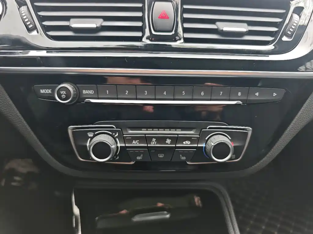 BMW 1 Series 2022 — фото 19