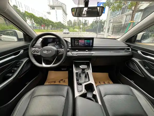 Geely Emgrand 2022
