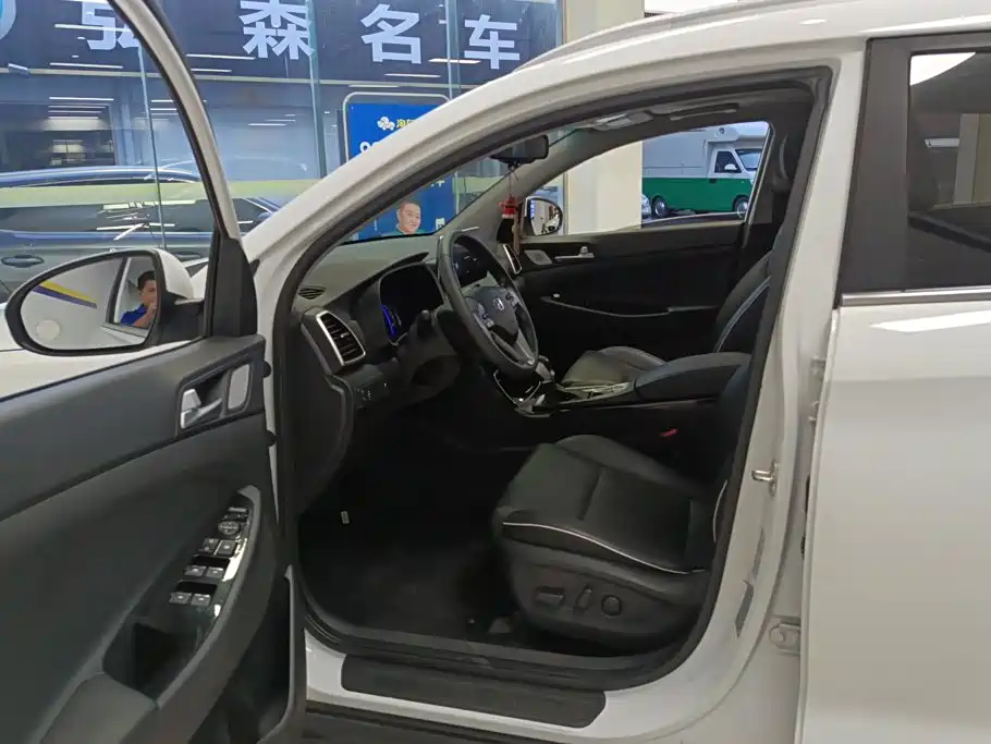 Hyundai Tucson 2020 — фото 9