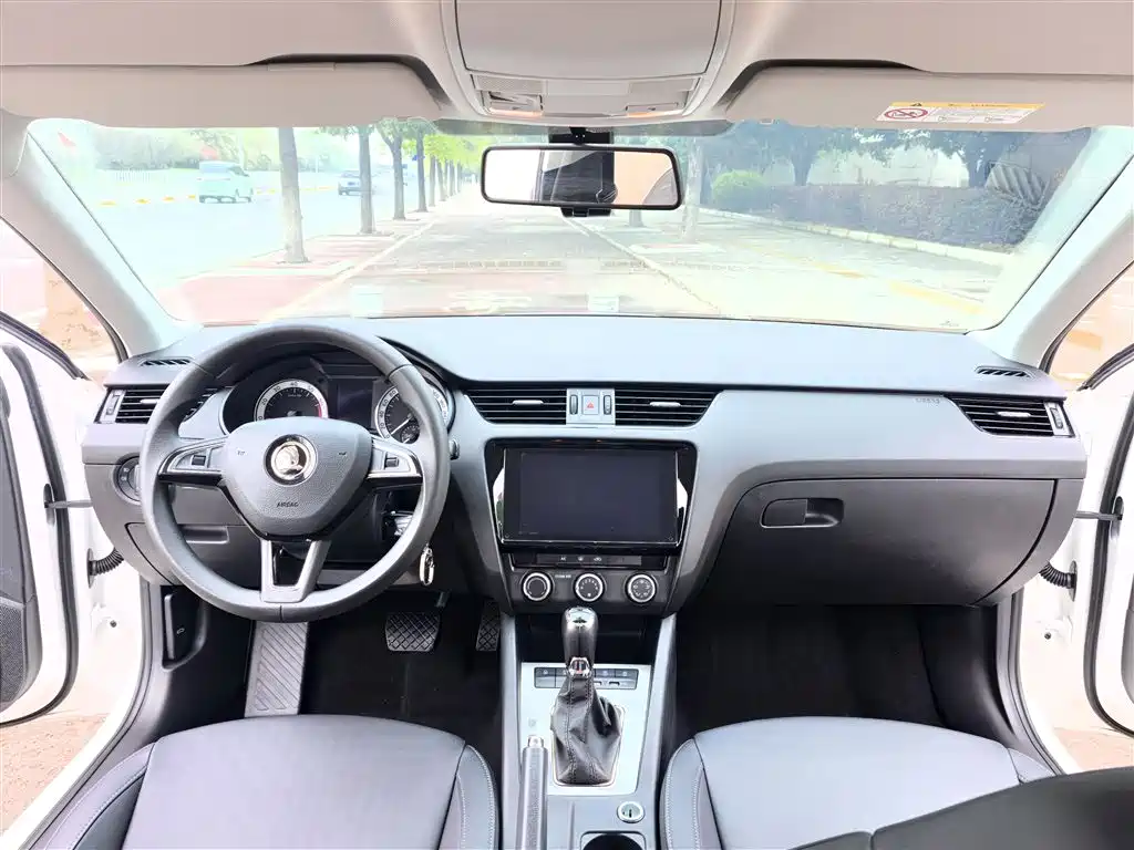 Skoda Octavia 2023 — фото 14