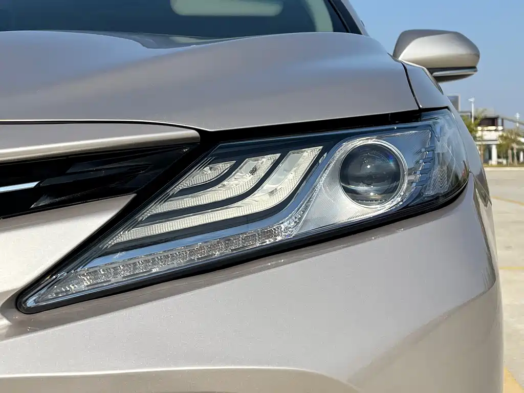 Toyota Camry 2019 — фото 2