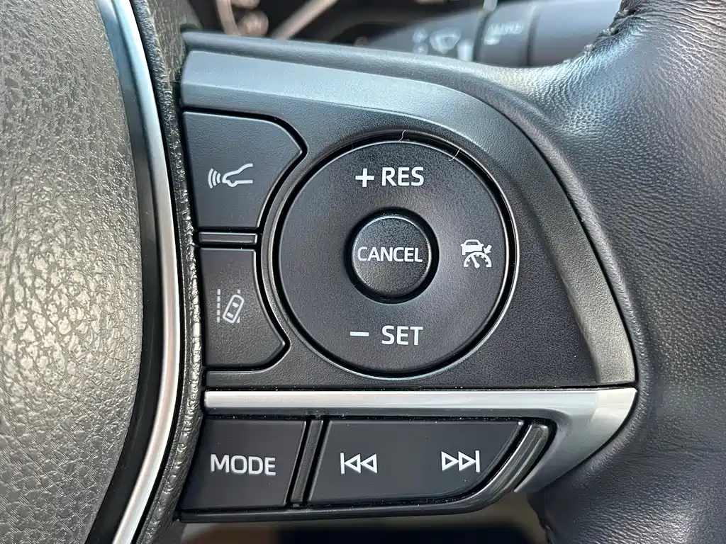 Toyota Camry 2019 — фото 32