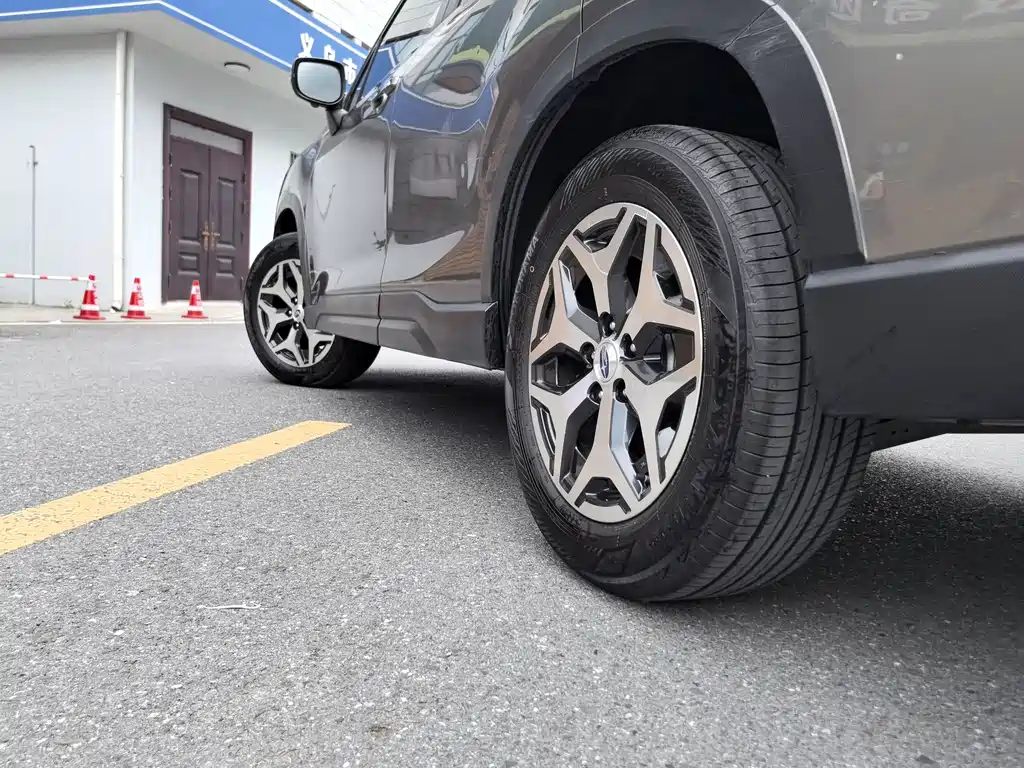 Subaru Forester 2018 — фото 10