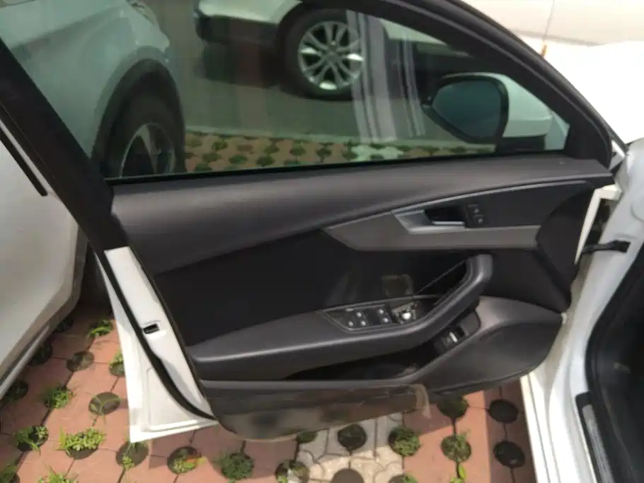 Audi A4L 2019