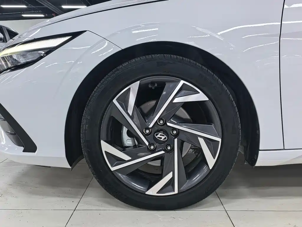 Hyundai Elantra 2023