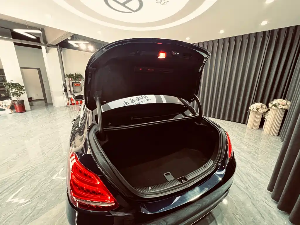Mercedes-Benz C-Class 2018 — фото 10