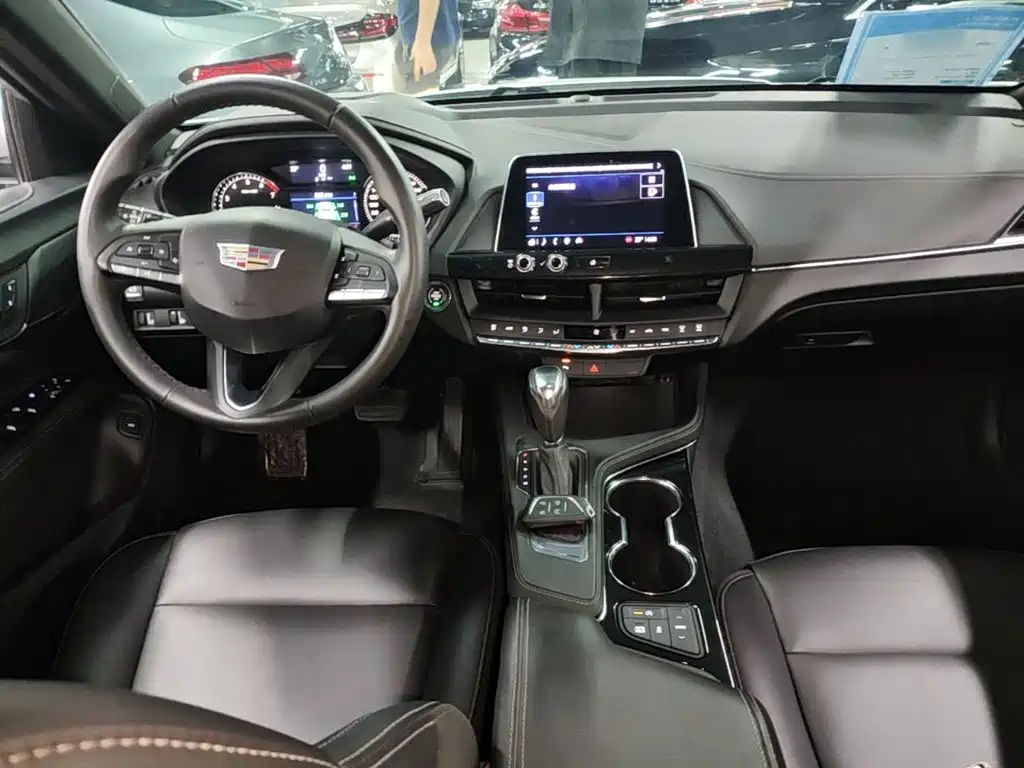 Cadillac CT4 2022 — фото 10