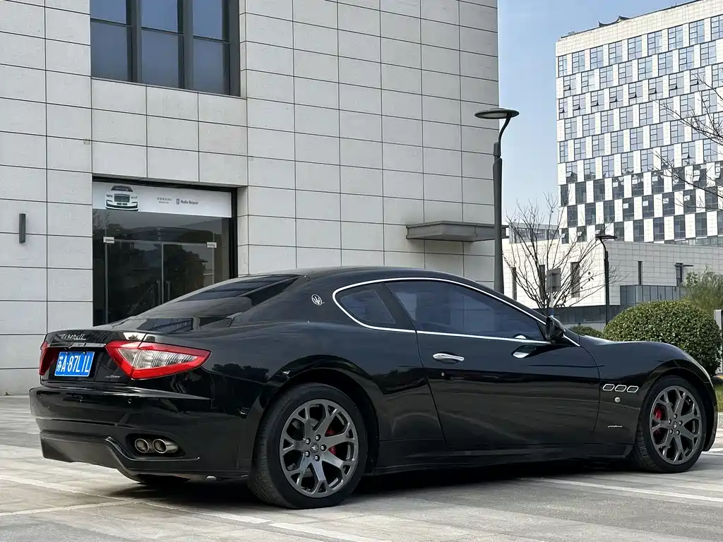 Maserati GranTurismo 2016 — фото 6