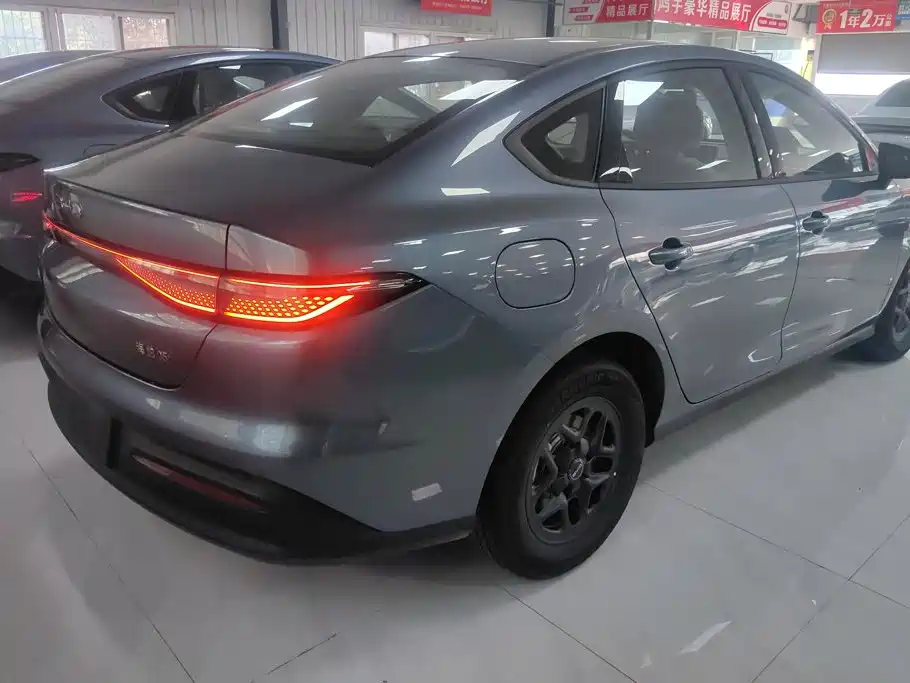 BYD Seal 05 DM-i 2026 — фото 3