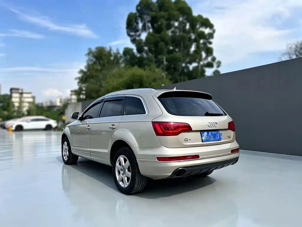 Audi Q7 2011 — фото 6