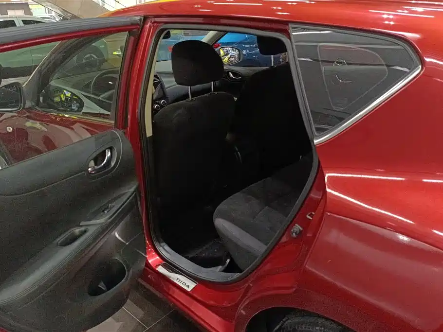 Nissan Tiida 2015 — фото 11
