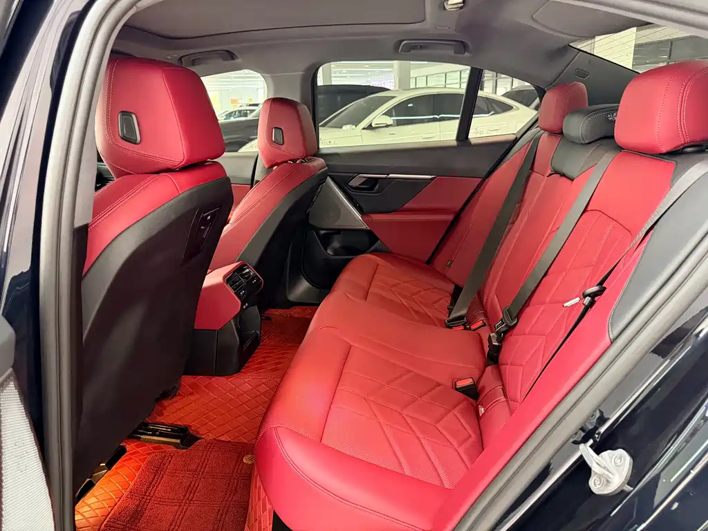 BMW 5 Series 2025