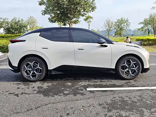 Lynk & Co Z20 2025